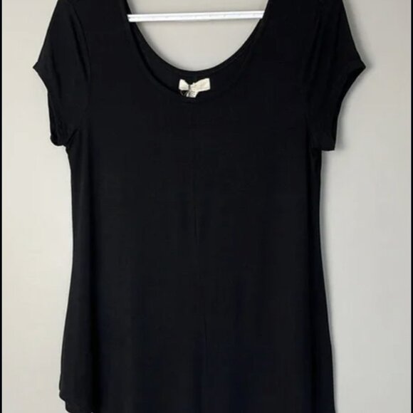 Two flowy tees: Scoop Neck and Top-button with collar (both flowy) - Picture 5 of 8